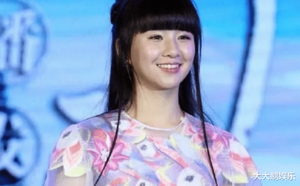 小彩旗|小彩旗：春晚一夜成名，因叛逆被杨丽萍放弃培养，如今怎样了？