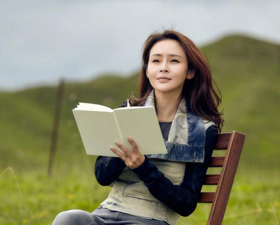 吉星高照|她放弃外交官改做演员，出道13年零绯闻，如今40岁依旧魅力十足