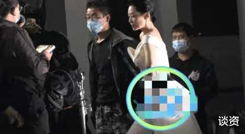 许晴|52岁许晴近照曝光，身材曼妙宛如少女，颈纹暴露真实年龄