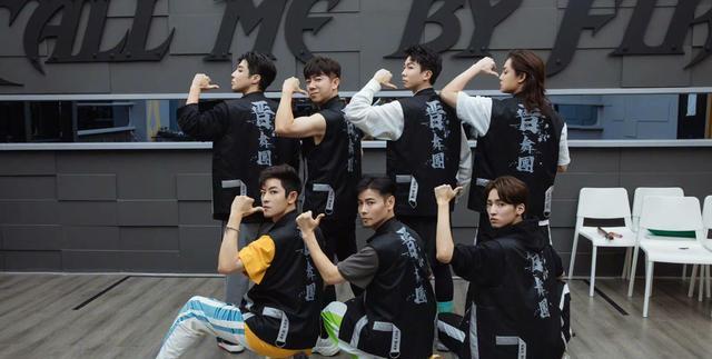 哥哥|《哥哥》3色奖杯信息量大，2人颗粒无收，张智霖获肯定张晋难服众