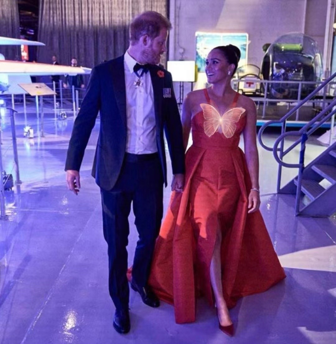 爱心|梅根穿红裙闪耀红毯！爱心领大方露肉，与哈里全程十指紧扣好恩爱
