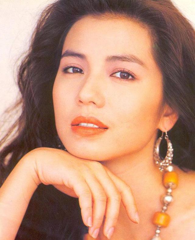 钟楚红|钟楚红黎姿合体看画展，61岁钟楚红身材发福臃肿，模样大变认不出