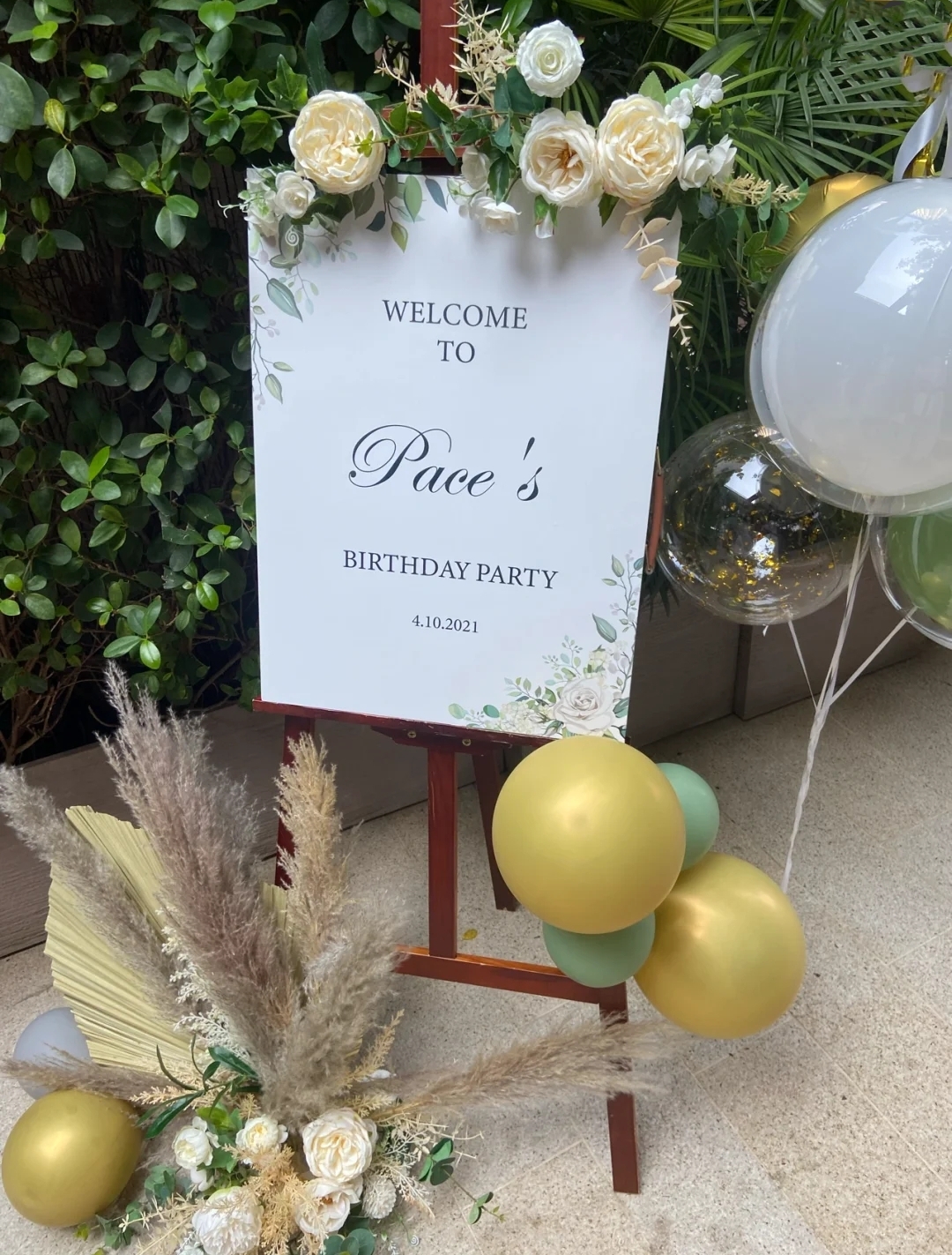 吴佩慈|吴佩慈43岁生日，闺蜜晒现场照却不加滤镜，暴露其真实颜值