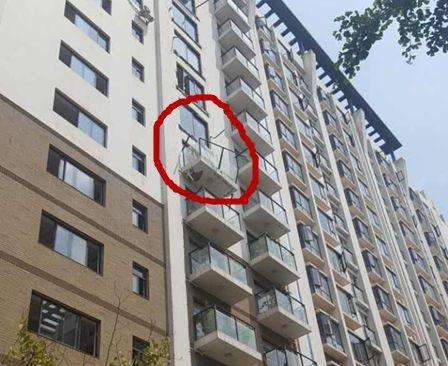 新房装修后，老婆非得把阳台改成卧室，入住半个月吓得赶紧拆掉