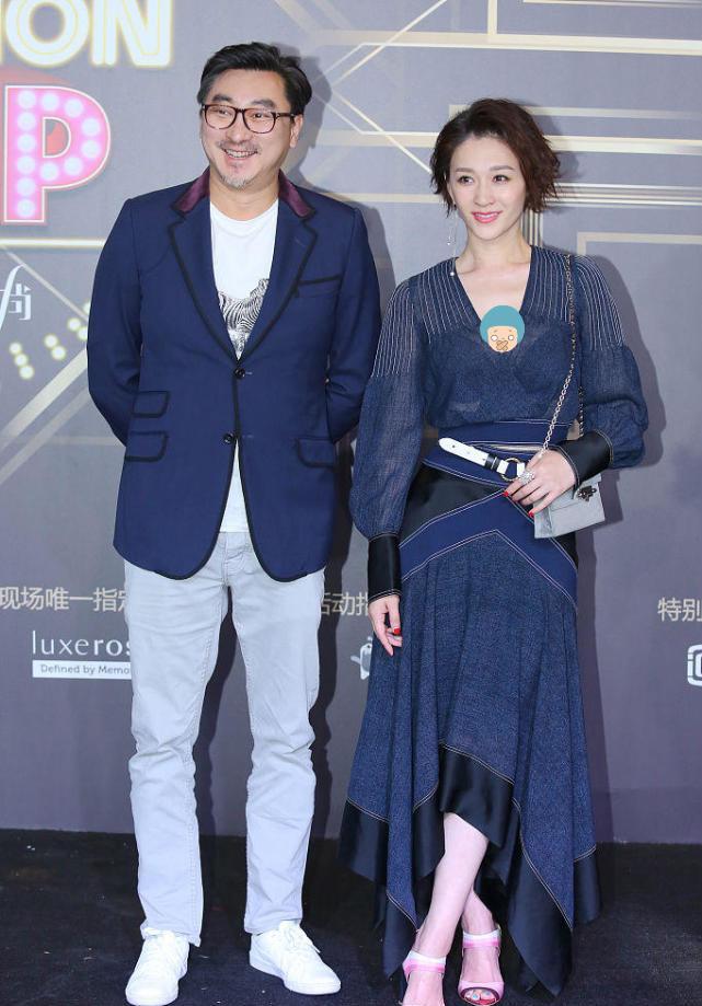 发型|上了年纪的女明星太在乎头发了，弄的好蓬松，李小冉像戴了假发