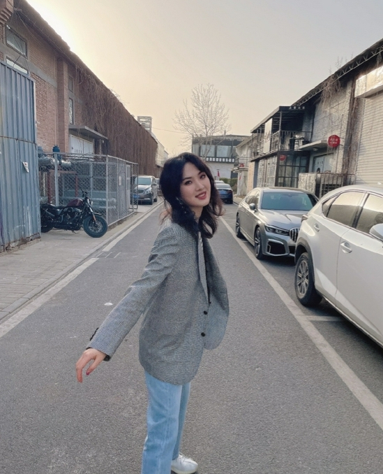 姚安娜|姚安娜发文欢迎姐姐回家，无意中暴露了一个重要信息：她的社交平台都是自己打理的