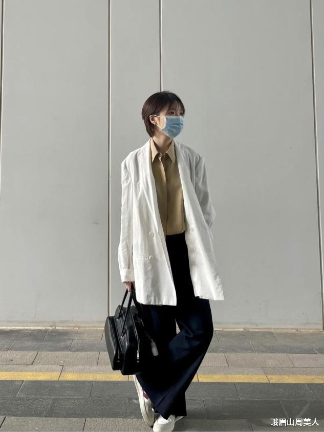 发型|?女人过了50岁尽量少烫“大妈卷”，试试这5种发型，时髦显气质