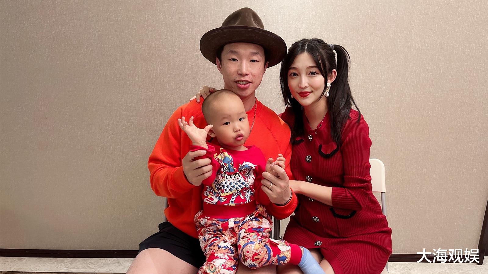 德云社|德云社“饼嫂”晒娃引群嘲，烧饼基因太强大，粉丝劝她放弃挣扎