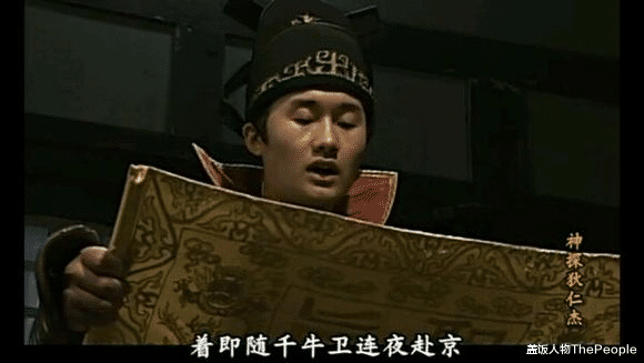 路人甲|电视剧“路人甲”有多离谱？群演拍戏看手机，18个角色共用一张脸