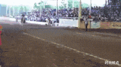 时尚炫点 楼上的邻居每到了晴天，就会晒奇奇怪怪的东西……