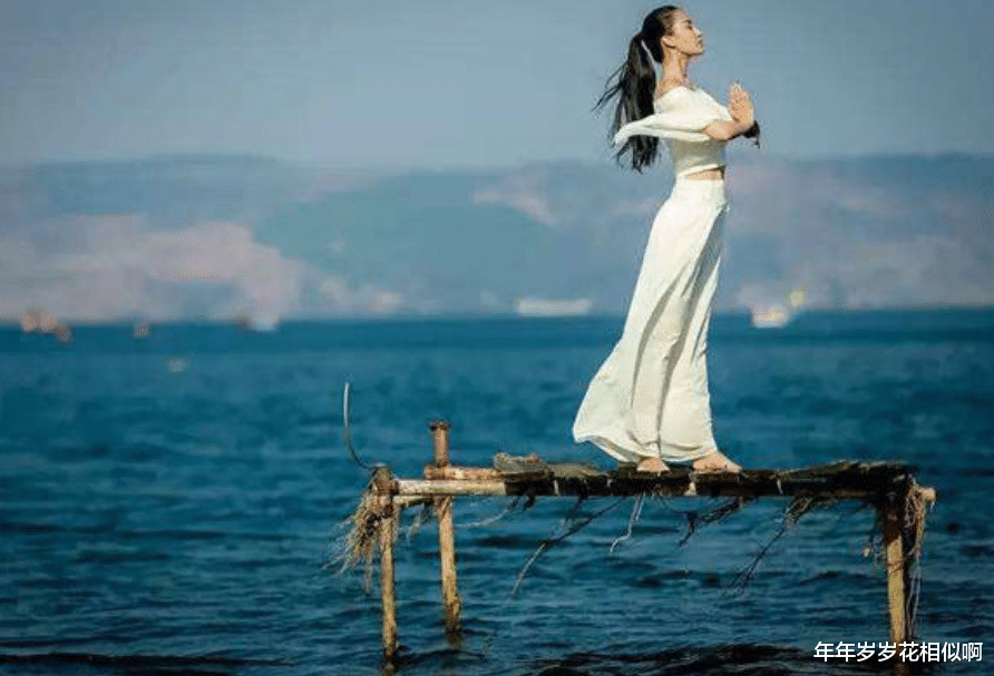 枪炮、病菌与钢铁 《枪炮、病菌与钢铁》：人类大历史三部曲之一，看看这些精彩内容吧