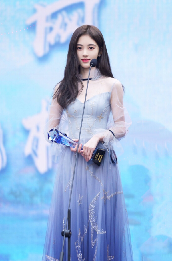 鞠婧祎|鞠婧祎为何要在钢圈上系蝴蝶结?本以为会很丑,谁料糖度超标了!