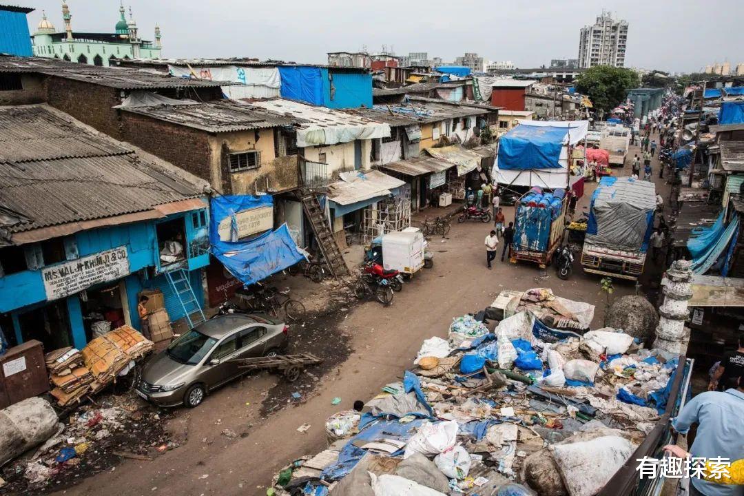 印度 印度女子被毒蛇咬，丈夫弄来100斤牛粪解毒，70多分钟后停止呼吸