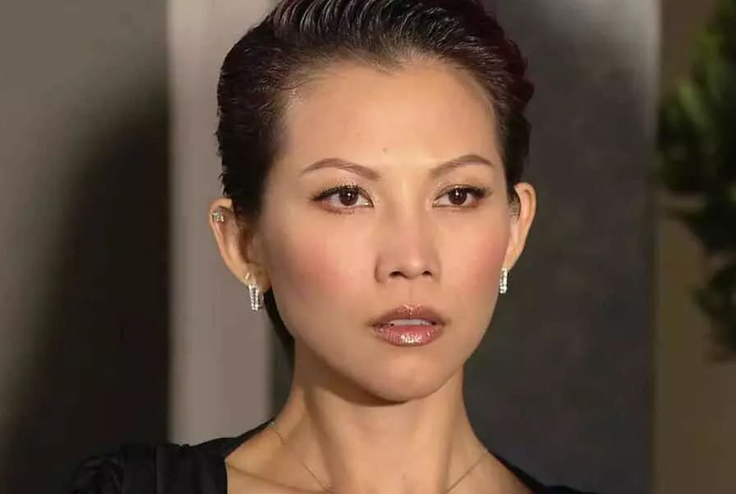 歪妈亲子故事|手里抱娃，脚踩灶台！蔡少芬的“霸气造型”，只有当妈的人才懂