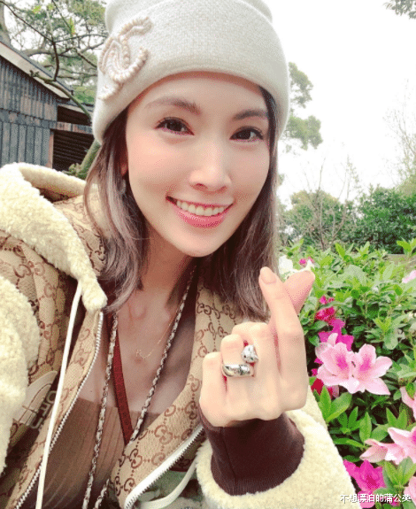 陈若仪|林志颖一家四口逛超市，陈若仪瘦得只剩一把骨头，腿和5岁儿子一样细