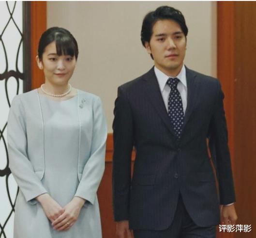 小室圭|真子与小室圭十指紧扣，夜间访友连蹦带跳，公主婚后活成了偶像剧