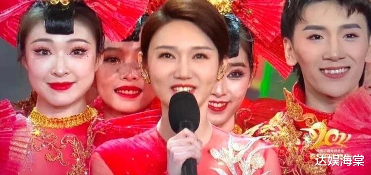 春晚|春晚失误合集:甄子丹默契不够,岳云鹏忘词,主持人龙洋也没幸免