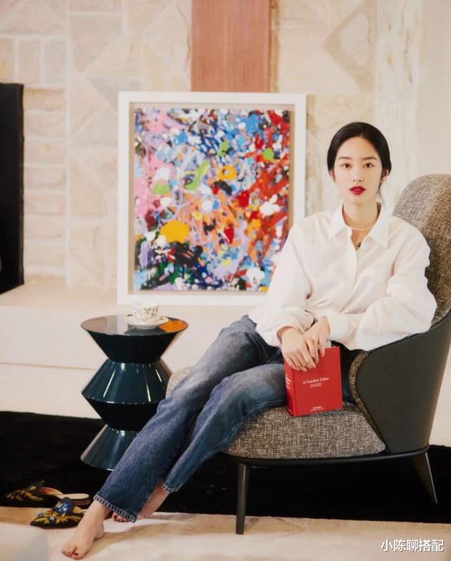 小陈聊搭配|“极简法式风”在秋天穿，温婉知性，太适合中年女人了