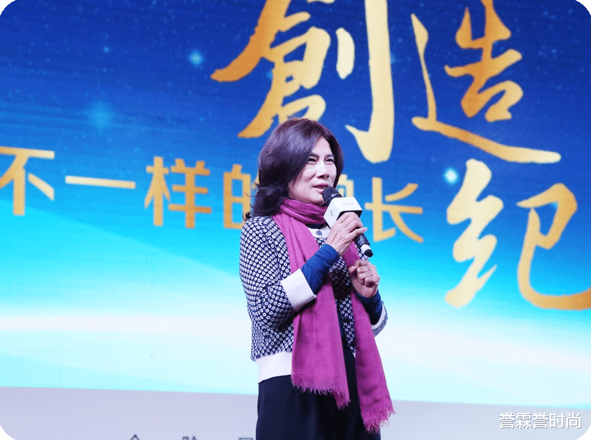 誉霖誉时尚 非要穿职业装才有气质？董明珠穿着各种款式服饰，气质与优雅并存