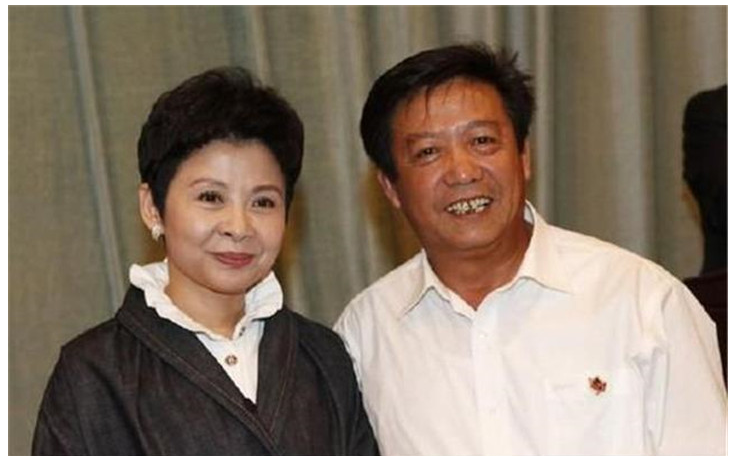 王力宏|歌手董文华：38岁一落千丈，被卷进走私案21年，她过得怎么样？