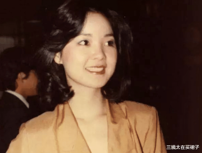 三姨太在买裙子 邓丽君林青霞“情敌”变闺蜜！这个女人做了什么？让林青霞都爱她