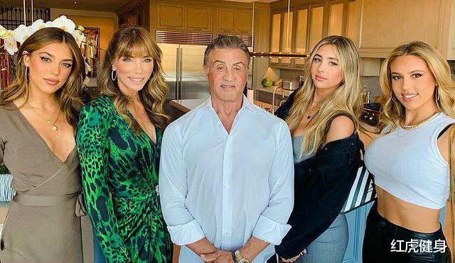 健身|75岁的史泰龙秀肌肉，手臂粗壮得让年轻人嫉妒