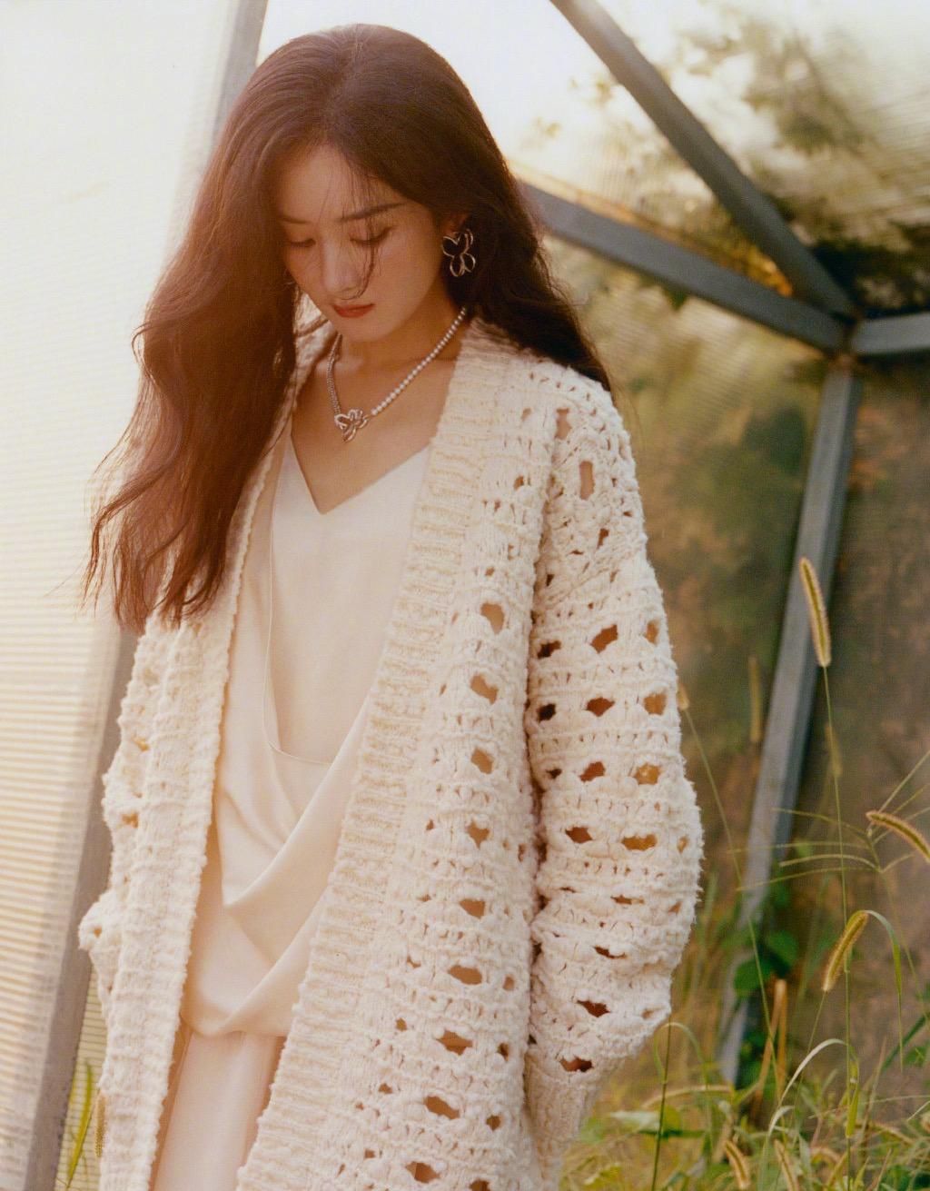 赵丽颖|赵丽颖离婚后是开挂了？34岁还跟小姑娘似的，恢复单身后美貌飙升