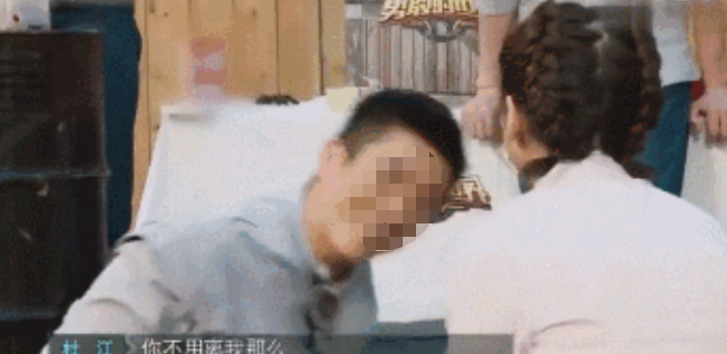 于晓光|?比林生斌还恶心的渣男出现了!搂美女坐大腿:还能再不要脸点吗