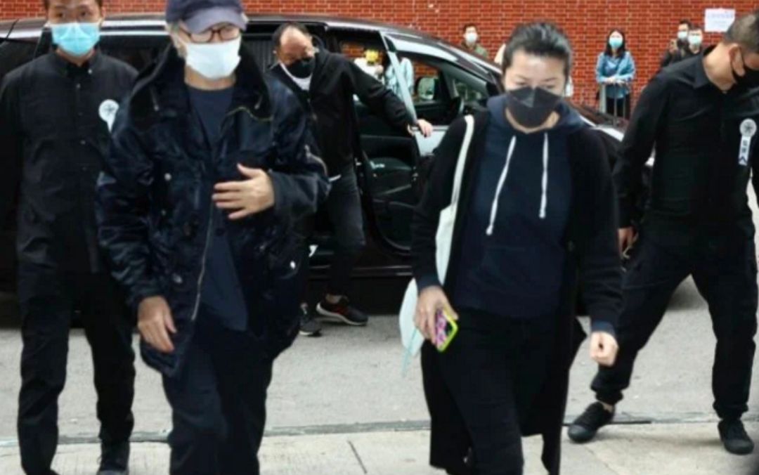 周星驰|传周星驰违反防疫规定现身吴孟达丧礼，面临6个月监禁，真相来了