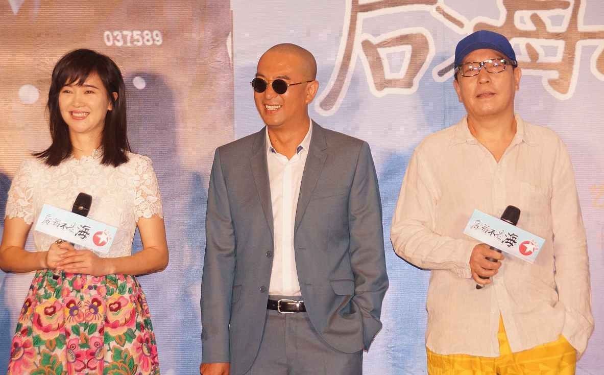 潮帮先生 左小青与宋慧乔不愧是国民女神，穿同款蕾丝短裙，气质也不相上下