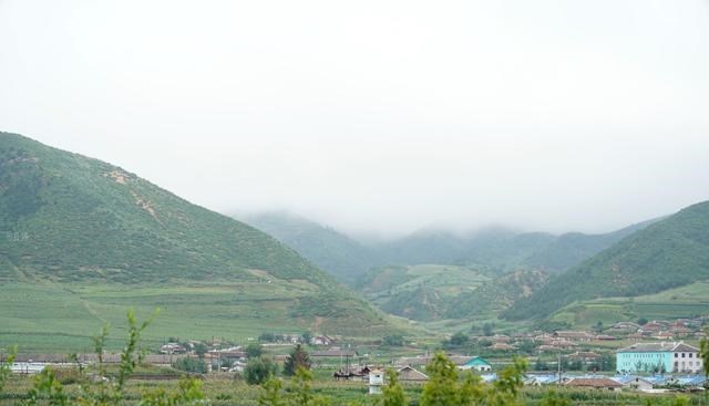 阿毛集结站 吉林延边隔江看朝鲜，有高楼也有农村矮房，带着浓浓的田园风情