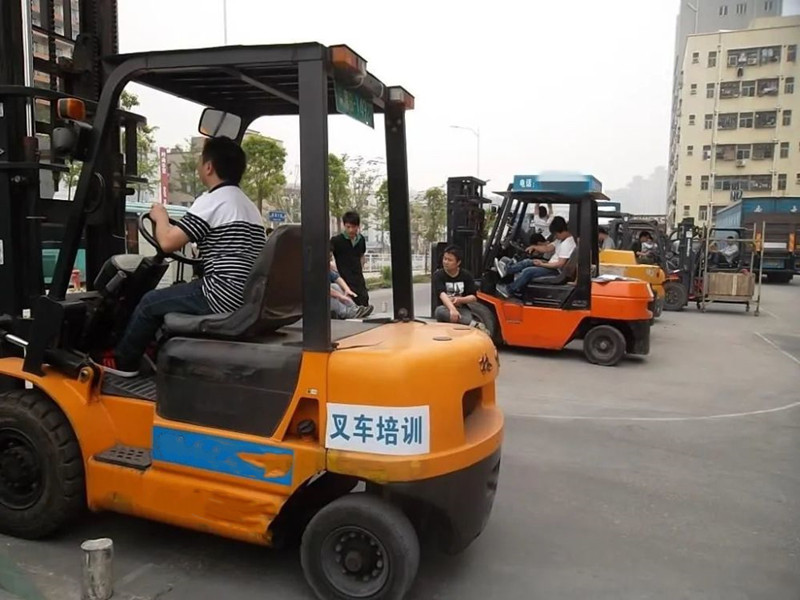 三线城市|三线城市，一家4口月入3000，无房无车，其乐融融，幸福无贵贱！