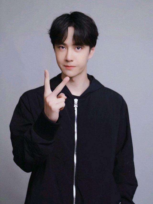 王一博|王一博作为当红男明星，和女明星杨幂关系好吗？