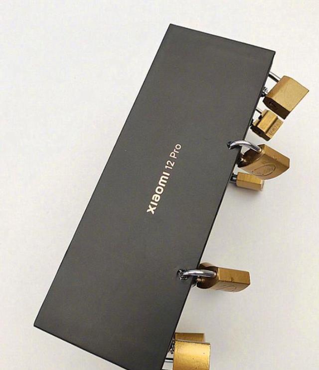 小米科技|雷軍的擔憂成真了，小米12還是沒鎖住，真機提前曝光顏值大幅飆升