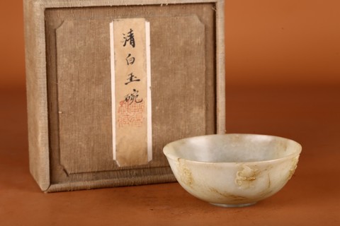 |清代,和田白玉蝶纹碗