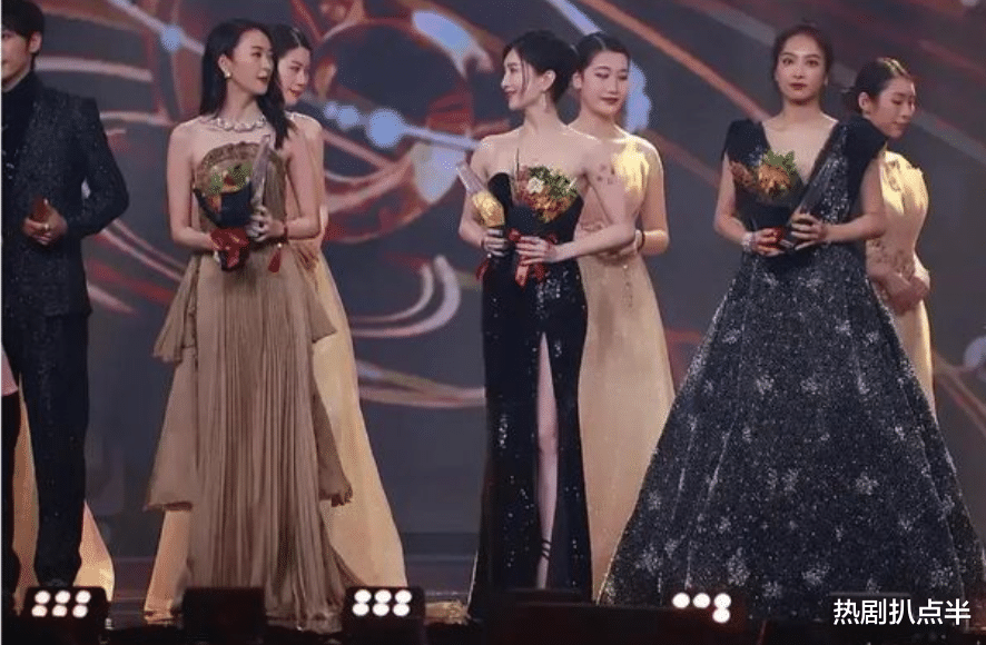 古力娜扎|6位娱乐圈的小“白”花，女星合照靠肤色碾压，白到瞩目还发光