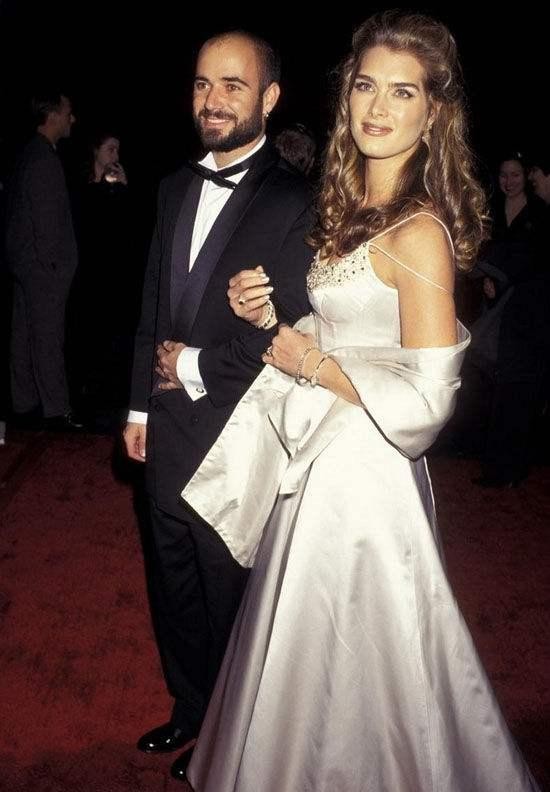 维多利亚·贝克汉姆|她是好莱坞顶级美人，曾被财迷母亲安排拍裸照，仍然活出璀璨人生