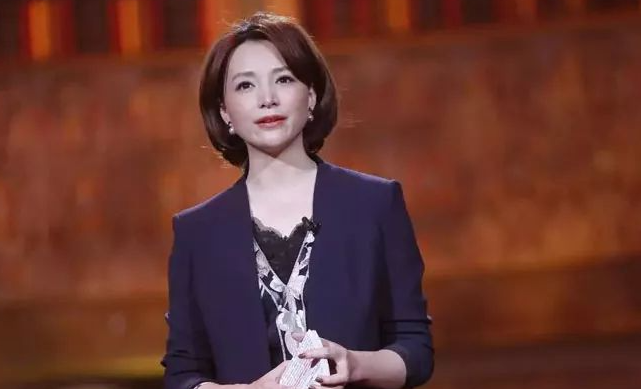 董卿|董卿先一步被整治！京圈也有多名大佬被曝，难怪谢霆锋连夜退外籍