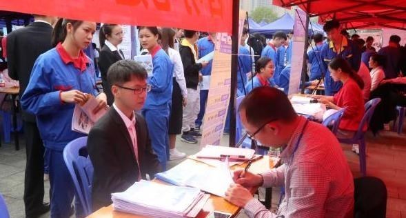 国企|又一国企面向社会招聘，六险两金还包吃住，应届生报考将更有优势