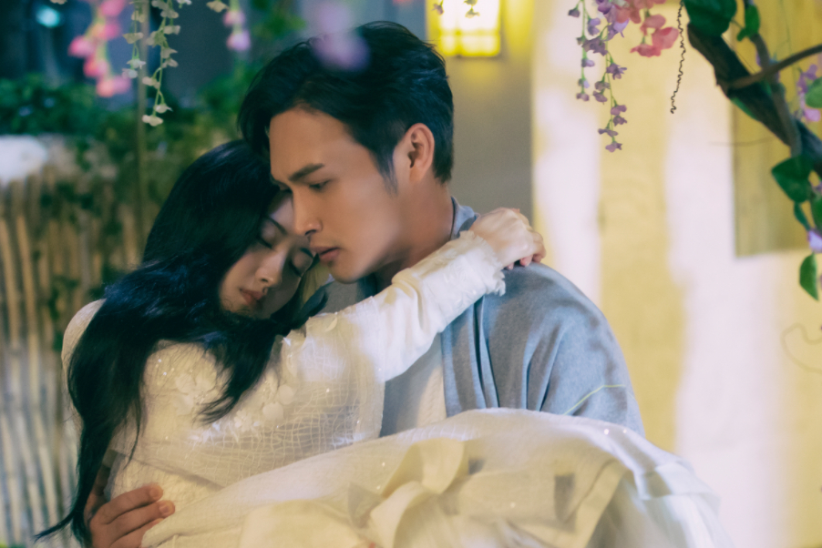 杨幂|《司藤》爆红，杨幂偷着乐，嘉行四子再火一人，仅剩的他何去何从