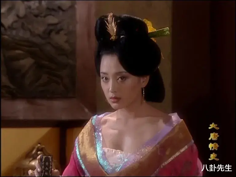 闫妮|《突围》8位主演年轻旧照：闫妮土味十足，秦岚“变脸”太明显