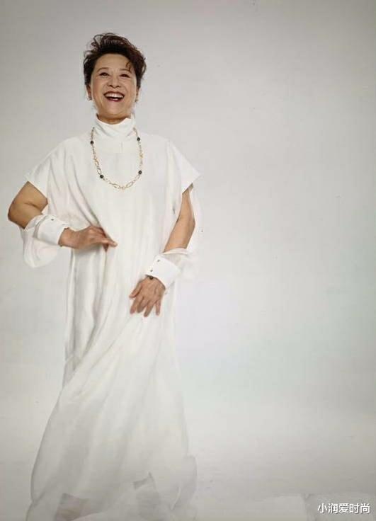 小润爱时尚|王馥荔优雅老去真时髦,身材发福了穿衣也端庄显瘦,真适合妈妈们