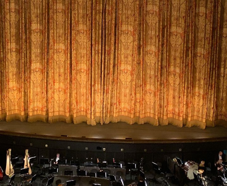 |一路走好！37岁男演员库勒什被2吨重道具压死，观众以为是剧情