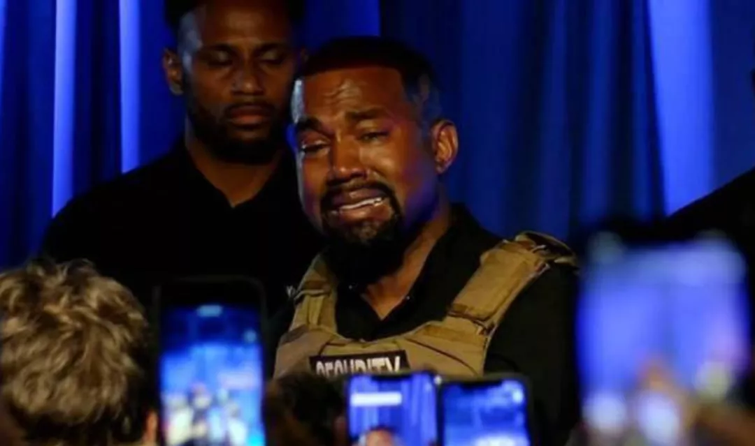 卡戴珊|卡戴珊自曝“清纯”童年照！网友：没整之前好看多了！