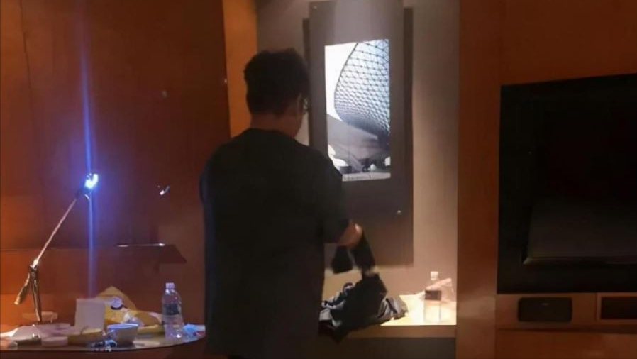 谭咏麟|谭咏麟风波后首现身力证工作没影响，港媒曝其原配担忧得彻夜念经