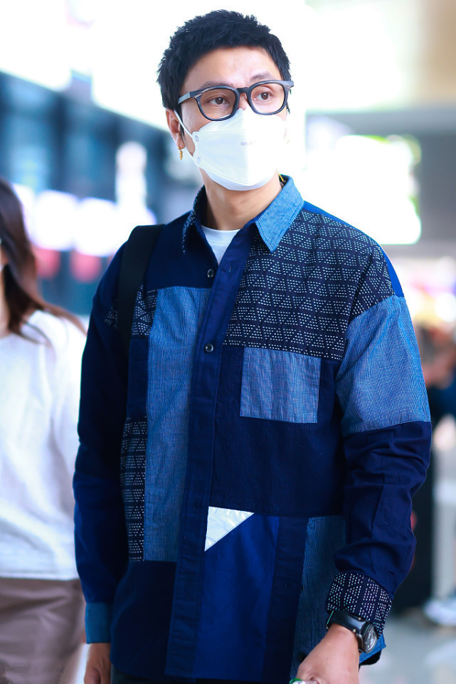 陈坤|陈坤是年纪越大越年轻，剪了一个小短发，帅气如20岁小伙！