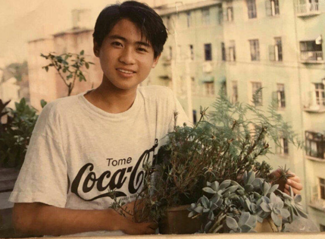 郭敬明|看完“抄袭大王”郭敬明的陨落史，就知道韩寒的3次选择有多明智