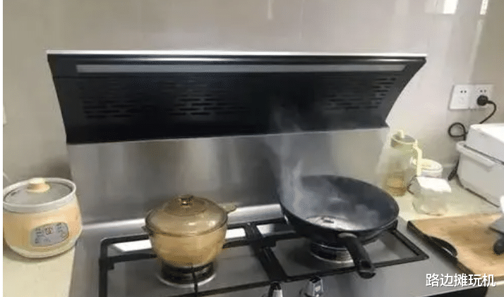 抽油烟机和煤气灶根本没什么科技含量，却比冰箱彩电贵得多？