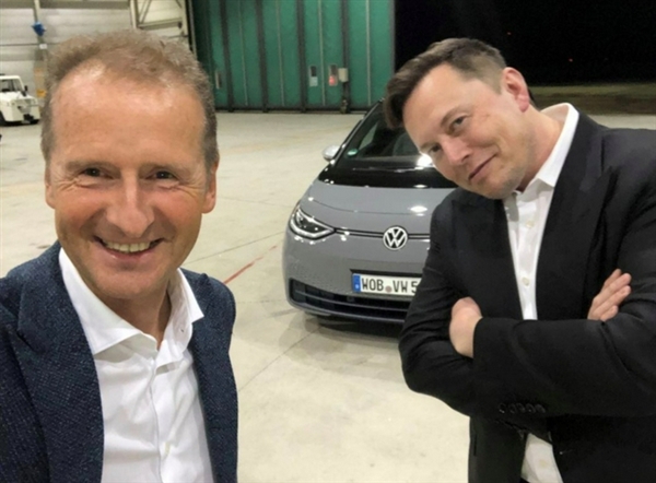 特斯拉又赢了!大众CEO力捧马斯克:Model 3实在太成功