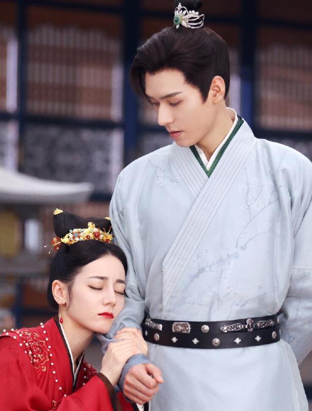 迪丽热巴|《球状闪电》溜了大半年的张艺兴换成了他，热巴也确认不会参演？